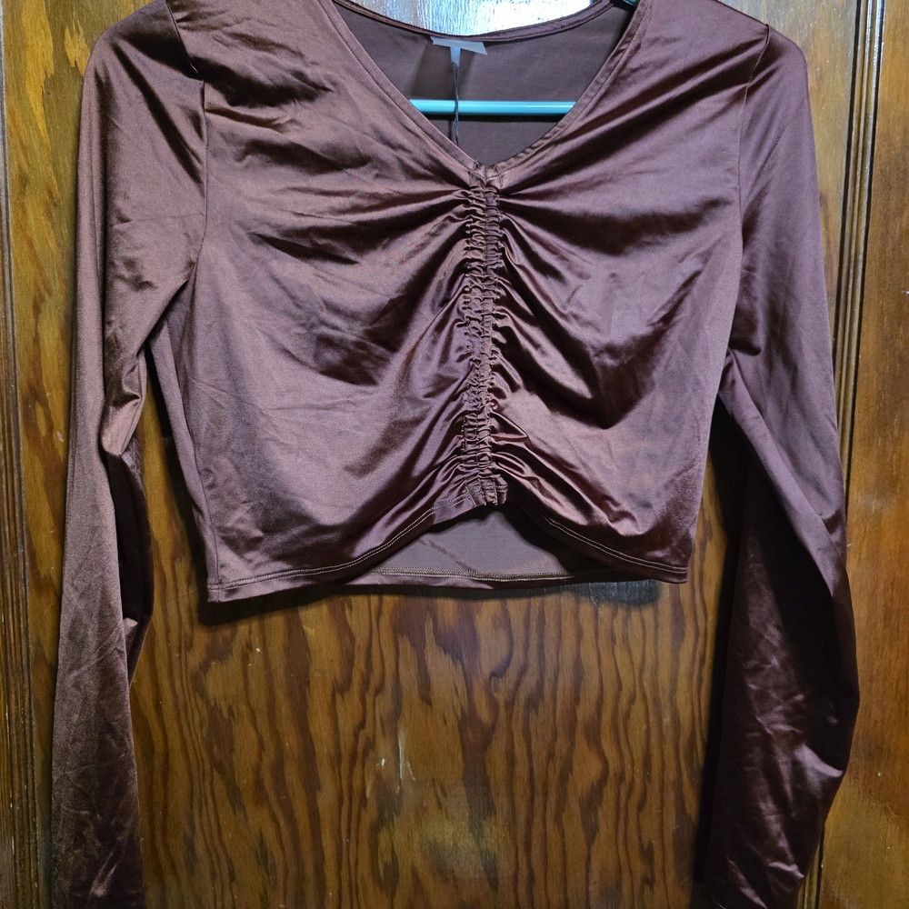 CALIA by Carrie Underwood Ruched Long Sleeve Crop Top in Brown